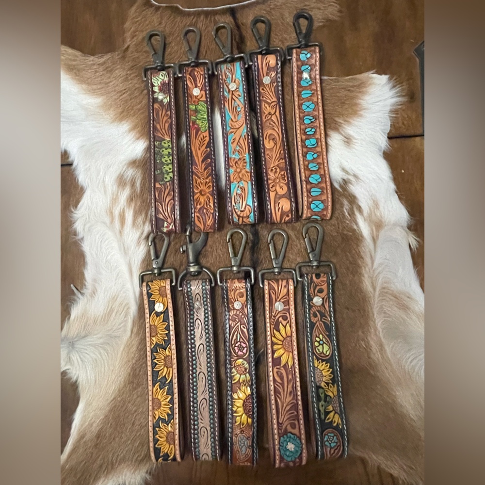 🌵🌻🌵NEW DESIGNS ❤️🌵Genuine Tooled Leather Western Wristlet Strap Keys Luggage 🌻🌵 - Picture 2 of 7